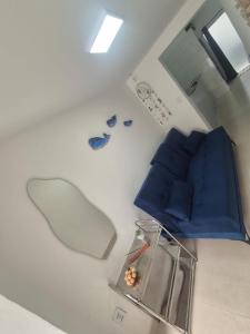 a hospital room with a bed and a blue pillow at Aconchego do Caju in Arraial do Cabo