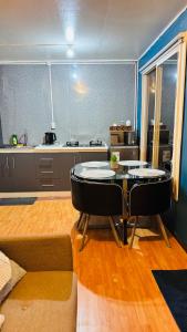 a living room with a table and a kitchen at Minidepto temuco in Temuco
