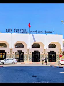 a building with a car parked in front of it at Studio proche clinique akdital ain sebaa in Casablanca