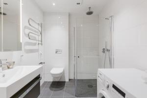 Koupelna v ubytování Forenom Serviced Apartments Oslo Opera + 37 fotografií