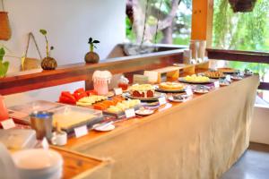a buffet line with many different types of food at Pousada Nativa Jeri in Jericoacoara +29 photos