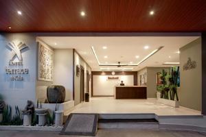 a lobby of a building with a reception desk at Hotel Terrace at Kuta in Legian