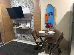 a table with a surfboard next to a mirror at Cafofo da Rosane in Pelotas