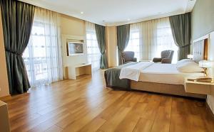 Postel nebo postele na pokoji v ubytování Buyukada Princess Hotel