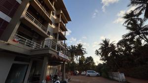 a building with a car parked in front of it at Shrileela Beach Resort in Murūd