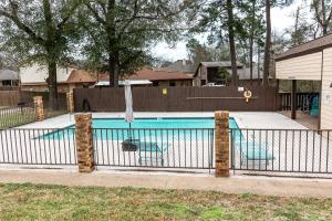 a swimming pool in a yard with a fence at The Huntsville Nest - 2BR Near SHSU - Pool - WiFi - Free Parking in Huntsville