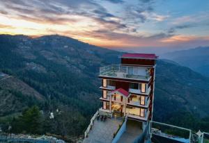 a building with a balcony on top of a mountain at Supreme Sapphire Kufri in Fagu