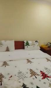 a bedroom with a bed with a comforter on it at KOHRONG khmerhome in Kaôh Rŭng (3)