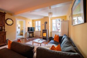 a living room with a couch and a table at Schwarzwald Ferienhäuser in Haslach im Kinzigtal