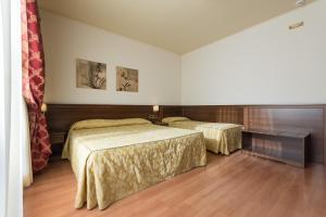 Postel nebo postele na pokoji v ubytování Hotel Doge