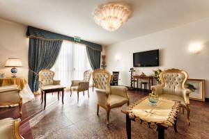 TV a/nebo společenská místnost v ubytování Hotel Doge