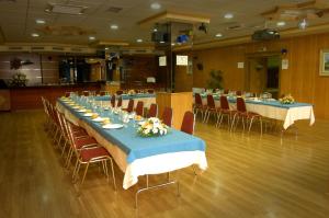Reštaurácia alebo iné gastronomické zariadenie v ubytovaní Hotel Torrepalma