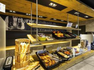 a bakery with a buffet of food on a counter at ibis budget Angoulême Nord in Champniers