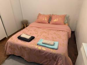 a bedroom with a bed with two towels on it at Bartholomé LE MAGNIFIQUE in Drancy