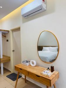 a room with a mirror and a table with a bed at Bayu Senja in Lahad Datu +6 photos