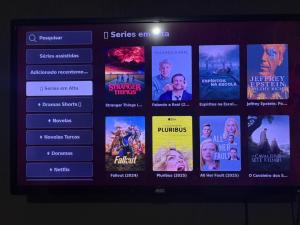 a television screen with a bunch of movies at Proximo ao Shopping e Aeroporto 2 Quartos com Ar e TV a Cabo in Várzea Grande +9 photos