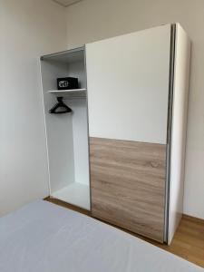 a closet with a glass door in a room at Apartman Zlata in Buzdohanj