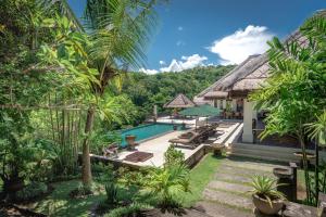 an image of a resort with a swimming pool at Villa Bayu - exclusive villa with infinity pool, wellness pavilion, panoramic ocean view & full service in Temukus