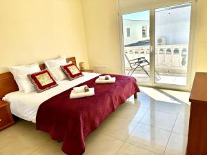 a bedroom with a bed with two towels on it at Villa CARMENÇÓ in Empuriabrava