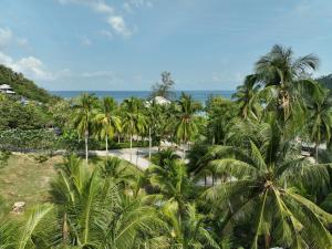 an aerial view of a resort with palm trees at Eterno Villas in Salad Beach