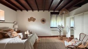 a bedroom with a bed and a couch and a window at Casa PREGONDA in Isla
