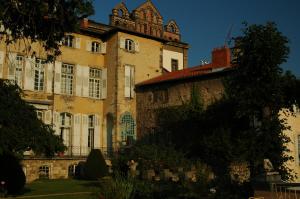 an old building with a cemetery in front of it at Exceptionnelle Maison d'Artiste & Son Jardin Secret au pied de la Cathédrale in Le Puy-en-Velay +17 photos
