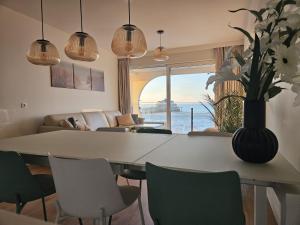 a living room with a table and chairs at Isola Bella - Luxe Verblijf op de Zeedijk met Panoramisch Uitzicht in Blankenberge +40 photos