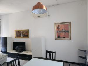 a living room with a table and a television at BINARIO ZERHO Luxury Apt in Rho