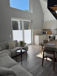a living room with a couch and a table at Lütte Lina in Neuenkirchen