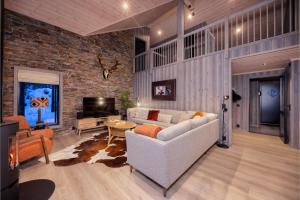 a living room with a couch and a tv at Lakelodge 10p in Vradal