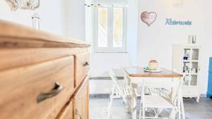 a kitchen with a table and a table and chairs at Rio Alba Blue, Terre Marine in Riomaggiore
