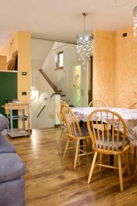 a dining room with a table and chairs at Tra le Alpi - Holiday House in Tresivio