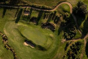 an overhead view of a golf course with a green at Gowrie Farm Golf Lodge in Nottingham Road