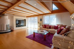 a living room with a couch and a table at Penthouse Jasmin in Laces