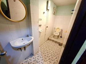 a bathroom with a sink and a toilet at Bambus Motel in Jomtien Beach +53 photos