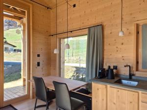 a kitchen and dining room with a table and chairs at Ferienhäuser Stiva Pintga in Somvix