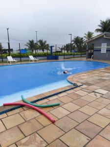 a swimming pool with two hose at Bonito Itapuama Beach in Cabo de Santo Agostinho
