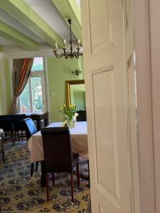a dining room with a table and a mirror at Pałacyk Trzcińsko in Trzcińsko +12 photos