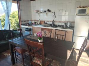 a kitchen with a table with chairs and a refrigerator at Casa concon mascotas estacionamiento in Valparaíso