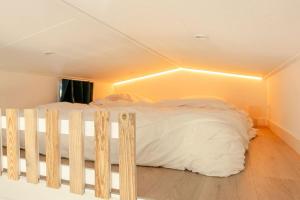 a bedroom with a bed with a light on it at Kemphaontje is a Magic Tiny House with a view in Anloo