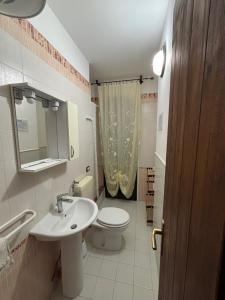 a bathroom with a white toilet and a sink at Villa Oasi Dei Sogni in Lampedusa