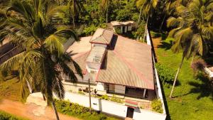 an aerial view of a house with a palm tree at White House in Ranala
