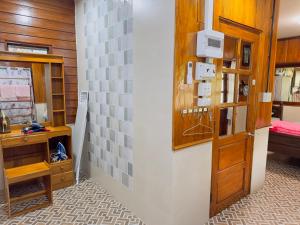 a hallway with a room with a door and a desk at โฮมสเตย์ริมน้ำน่าน บ้านอิ๊กขะหลิ๊ก in Nan +37 photos
