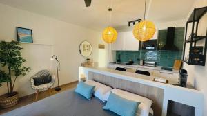 a living room with a couch and a kitchen at Sunset Dream Suite El Cotillo in El Cotillo