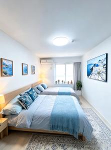 a bedroom with two beds and a window at Nan Hotel Osaka in Osaka
