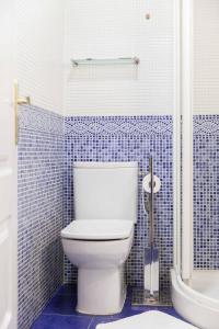 A bathroom at For You Rentals Plaza Dos de Mayo Apartment DP13