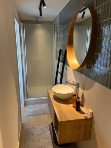 a bathroom with a sink and a mirror at Business Accommodation 'Garden' Living Intimate in Geel +9 photos