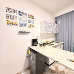 a kitchen with a counter and a stove top oven at Apartamento Ulm in Flores