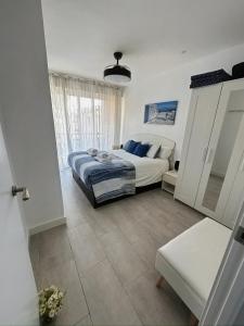 a bedroom with a bed and a large window at Apartamento Cabrera Montserrat in Cabrera de Mar