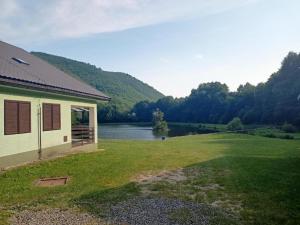 a house with a view of a body of water at Lastovička in Ihráč